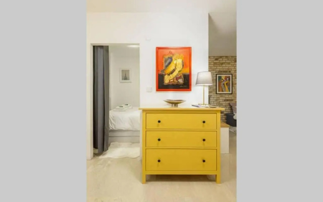 Spacious stylish studio up to 4ppl close to centre
