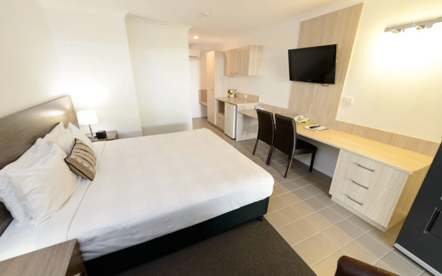 Smart Motel Bert Hinkler