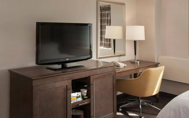 Hampton Inn & Suites Milwaukee Downtown