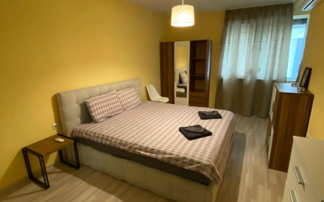 Modern & Central 1BR Apartment with lovely terrace