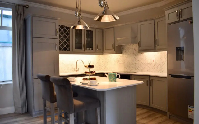 Modern 3 Bedroom Penthouse in Templebar