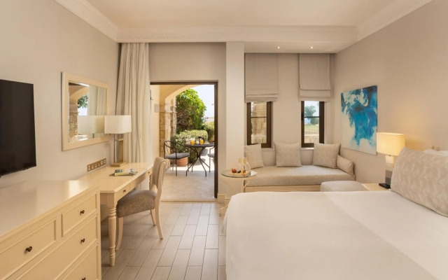 Aphrodite Hills Hotel