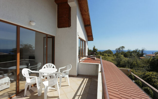Hotel Vemara Club