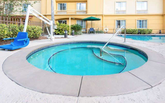 La Quinta Inn & Suites by Wyndham Tampa Brandon Regency Park