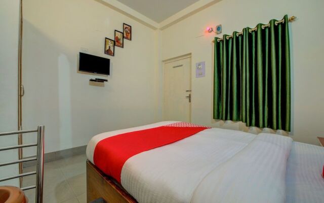 OYO 13490 Hotel Aniket