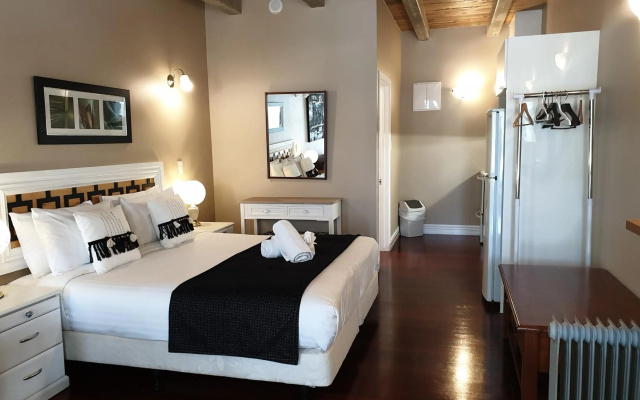 Seaport Village – Guest Rooms – Russell