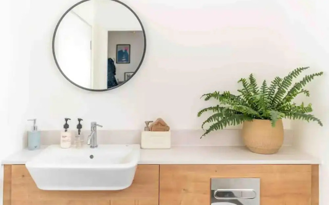 London Oasis - Spacious 4 Bedroom House