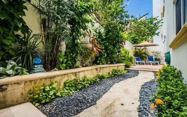 Romanina 1 Condo in the Heart of Playa del Carmen by Redawning