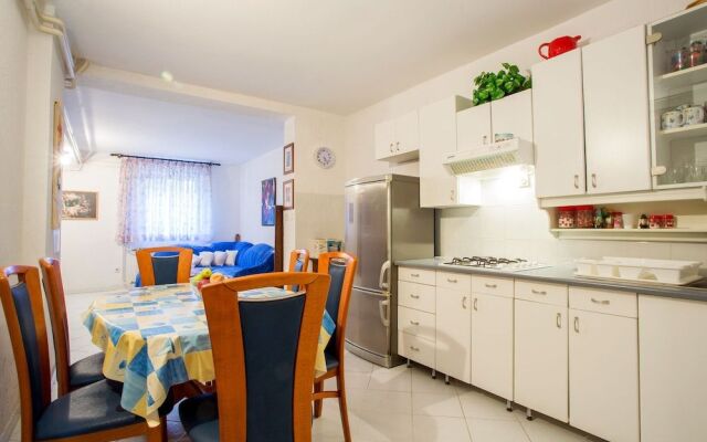 Apartment 736