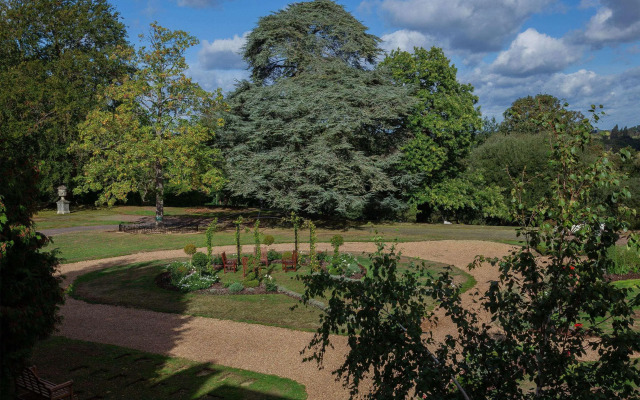 Oatlands Park Hotel