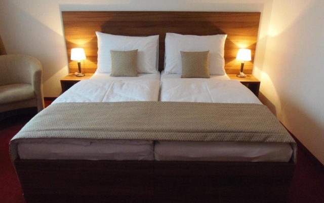 Double room (full double bed)