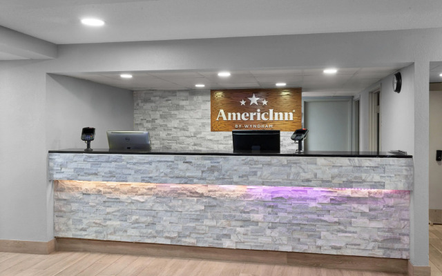 AmericInn by Wyndham Reedsburg