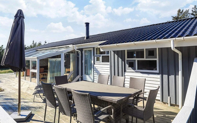 10 Person Holiday Home in Albaek