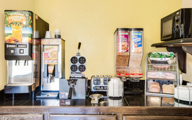 Coastal Inn & Suites - Wilmington, NC