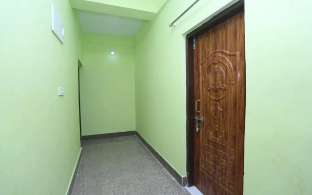 OYO 18355 Hotel Moonlight