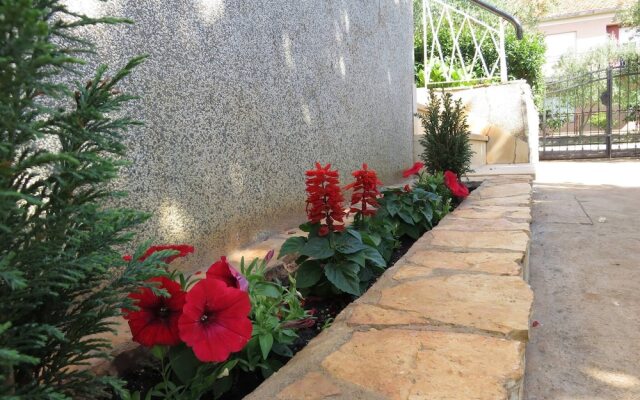 Excellent Studio Angie In Flower Garden