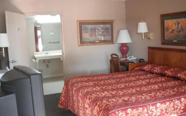 Days Inn by Wyndham Clanton AL
