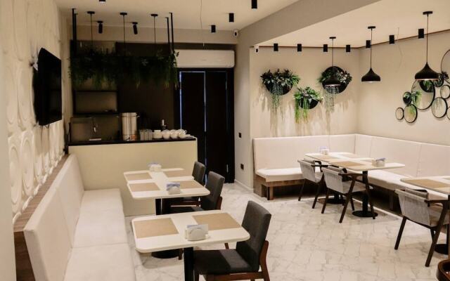 Kristal inn Hotel