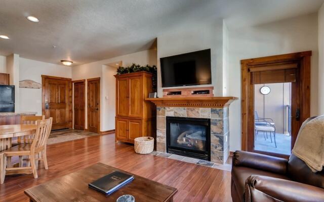 1 Bedroom Mountain Condo Located in Historic Downtown Breckenridge Near Shopping, Dining, and Restaurants