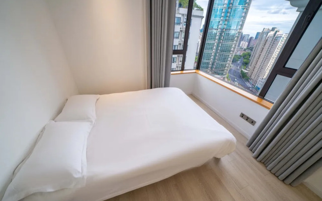 Book and Bed-Jingan Temple