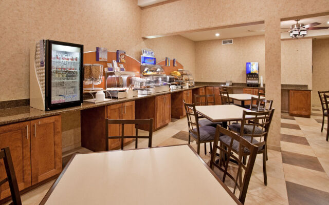 Holiday Inn Express Junction City