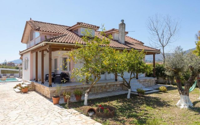 Ilenia's 3 Bedroom House With Private Pool