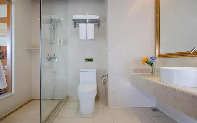 Vienna Hotel(Zhangzhou Jiaomei WanYi square store)