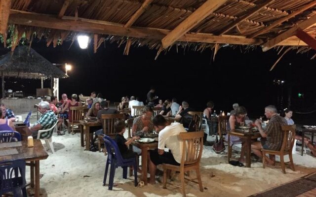 Koh Ngai Camping Restaurant
