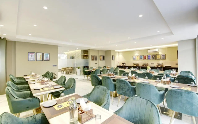 Saltstayz Premier – Galleria Market Road & Sector 27