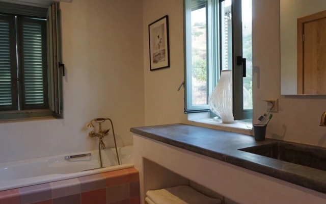 Villa Alati - Seafront Villa With Swimming Pool