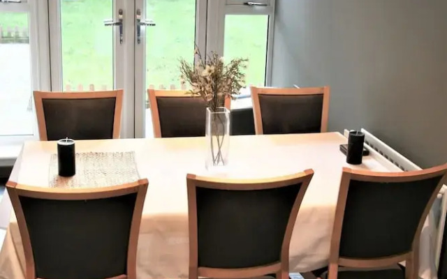 NEW Vibrant 3BD House in Coventry West Midlands