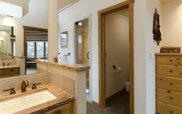 Ponderosa 6 Br Home by RedAwning