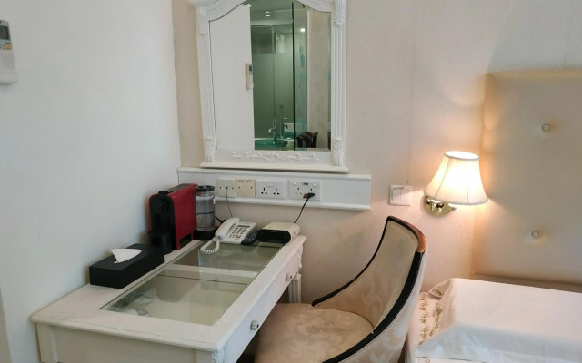Jayleen 1918 Hotel