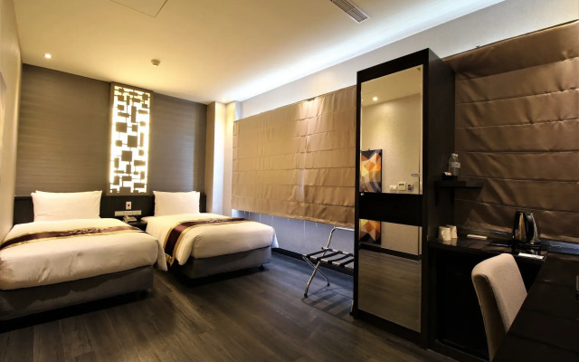 J Hotel