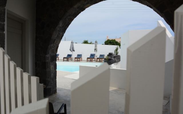 Noir Santorini