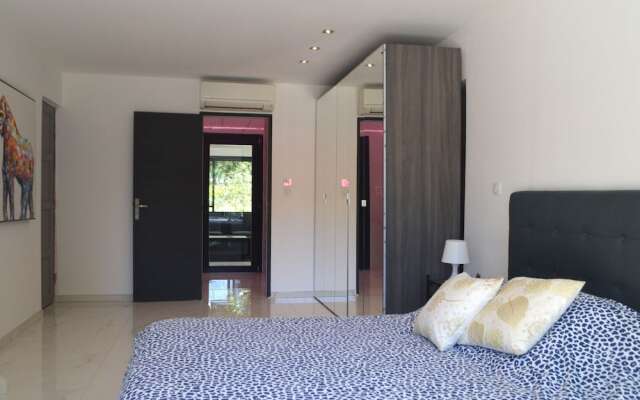 Modern Holiday Home With Private Pool and Garden