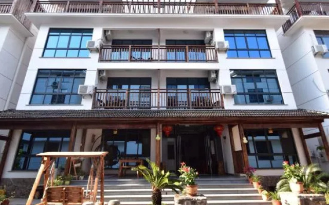 Bamboo and Apricot Garden House