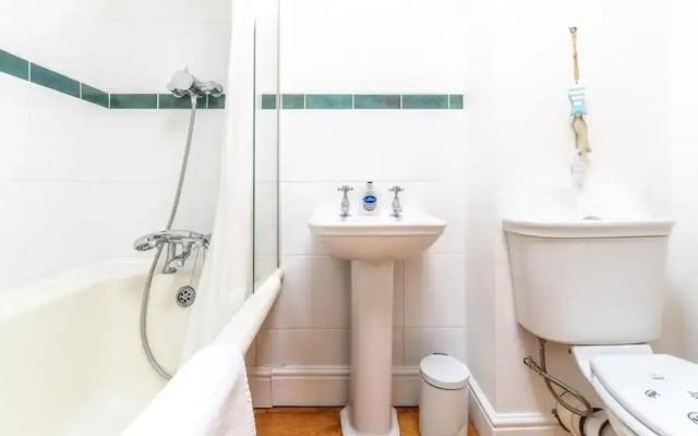 Pebble Mews House - Sleeps 6 to 8 Guests