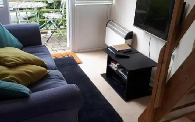 1 Bed Flat - Sleeps 2 - Pets - Garden - Parking