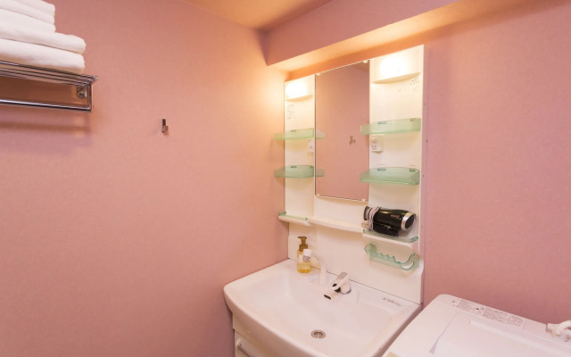 Rinn Sanjo Ohashi East