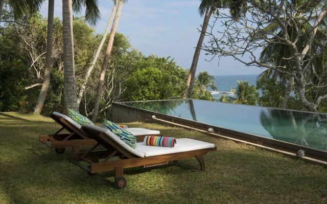 Sustainably Designed Villa Overlooking Indian Ocean