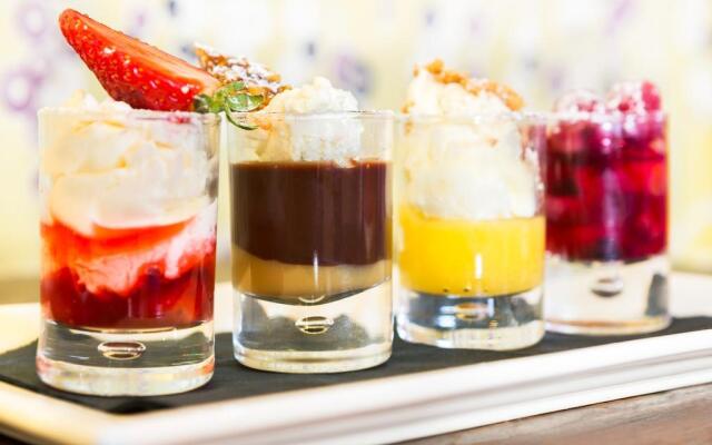 The Lounge Hotel and Bar