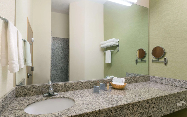 Hawthorn Extended Stay by Wyndham Kingsland