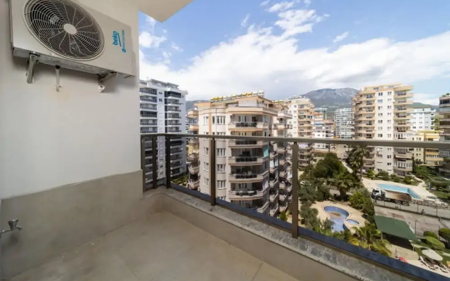 Pleasant Flat Near Beach With Balcony in Alanya