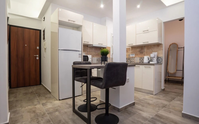 Black Pearl apt in Koukaki