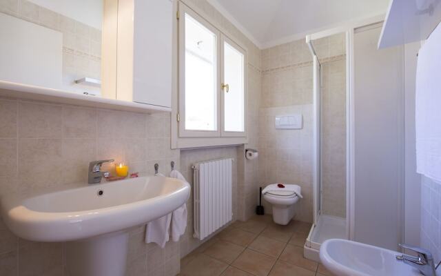 A Modern Furnished Studio With a Lovely Balcony