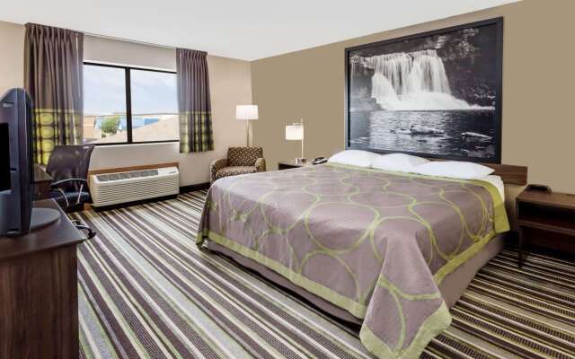 Super 8 by Wyndham Plymouth