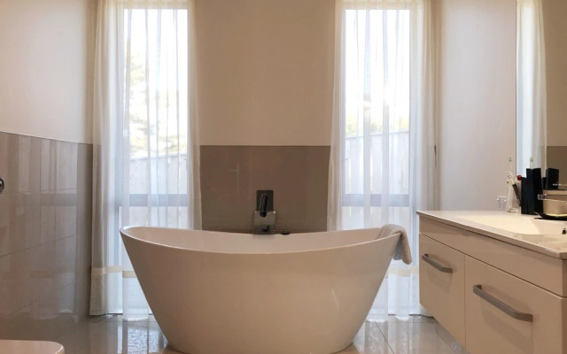 Modern Coastal Home & Award-winning Golf