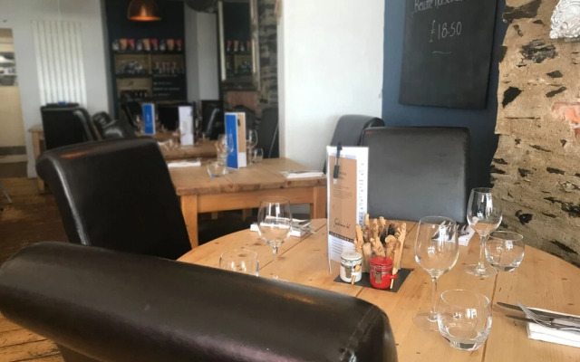 Seabreeze Restaurant with Rooms