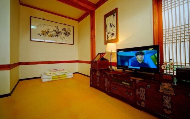 Jeonju Gwigeoraesa Hanok Stay